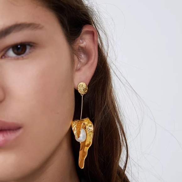 Zara Pearl Drop Leaf Gold Cocktail Trend Earrings - Picture 16 of 16